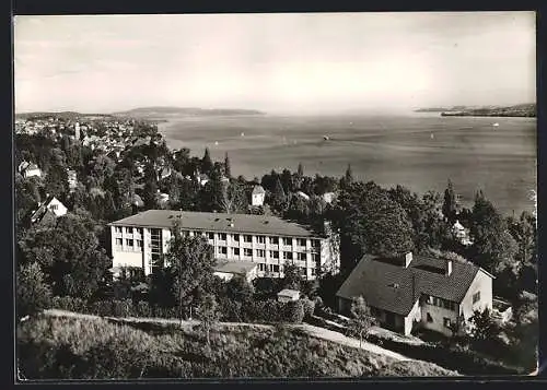 AK Überlingen /Bodensee, Sanatorium mit Blick auf den See