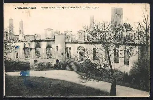 AK Chateaurenault, Ruines du Chateau aprés l'incendie 1907