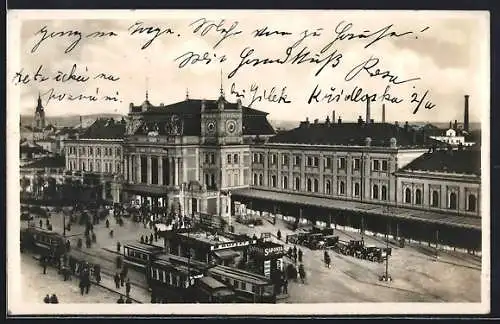 AK Brünn / Brno, Nadrazi, Hauptgebäude vom Bahnhofm Strassenbahn