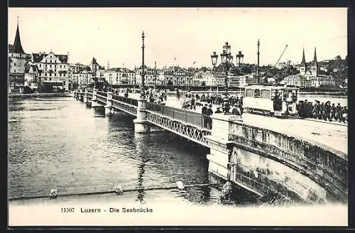 AK Luzern, Strassenbahn auf der Seebrücke