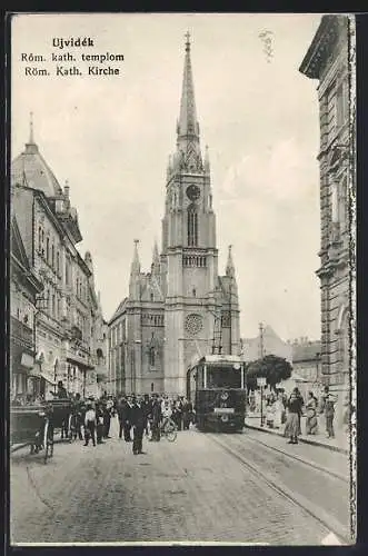 AK Ujvidek, Röm. Kath. Kirche mit Strassenbahn