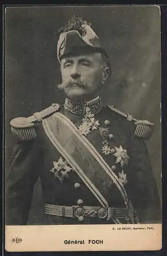 AK Heerführer General Foch in Uniform mit Orden