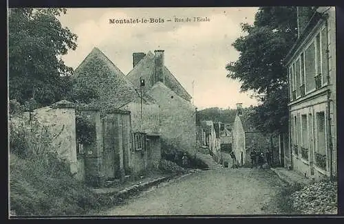 AK Montalet-le-Bois, Rue de l`École animée avec bâtiments en pierre