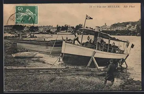 AK Meulan, Vue sur le bateau au bord de la rivière