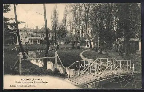 AK Houdan, École d`Aviculture Francky-Farjon et pont sur le ruisseau