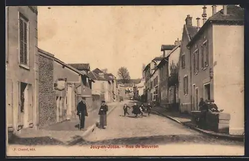 AK Jouy-en-Josas, Rue de Beuvron avec passants et enfants jouant