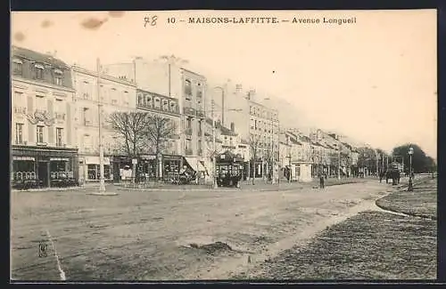 AK Maisons-Laffitte, Avenue Longueil avec tramway et bâtiments historiques