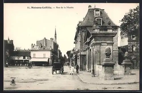 AK Maisons-Laffitte, Rue de la Muette avec calèche et bâtiments historiques