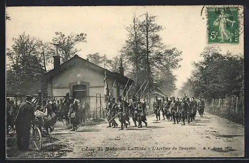 AK Maisons-Laffitte, L`Arrière du Drapeau au camp militaire