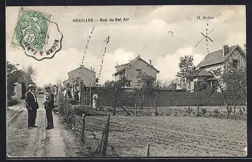 AK Houilles, Rue du Bel Air avec passants et maisons rurales