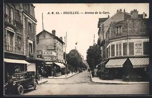 AK Houilles, Avenue de la Gare avec commerces et voiture d`époque