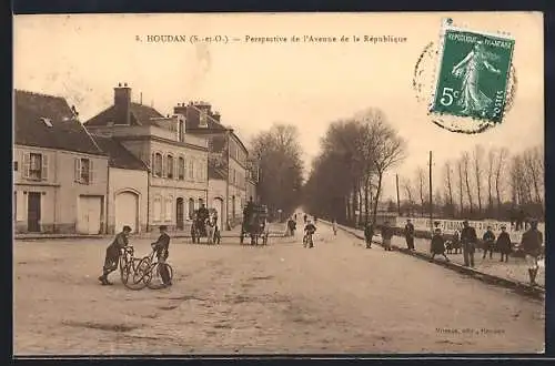 AK Houdan, Perspective de l`Avenue de la République