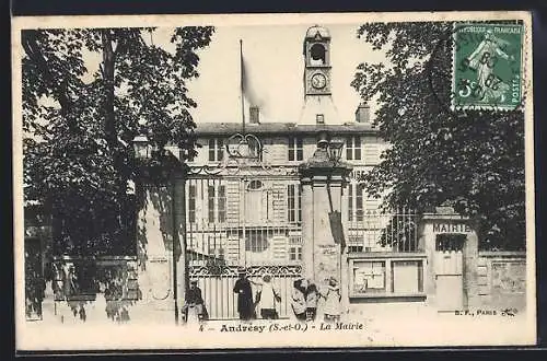 AK Andrésy, La Mairie avec portail et horloge visible