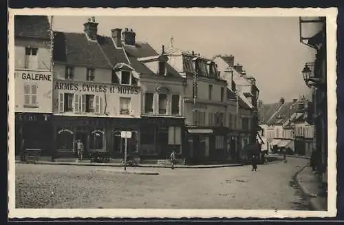 AK Houdan, Place de l`Église et Rue du Dr Genret