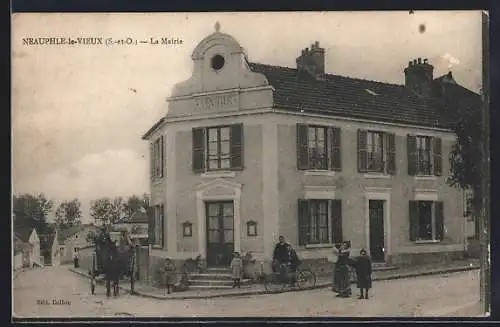 AK Neauphle-le-Vieux, La Mairie avec habitants et calèche devant le bâtiment