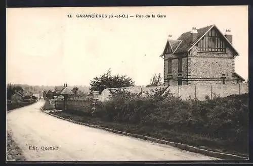 AK Garancières, Rue de la Gare et maison à colombages