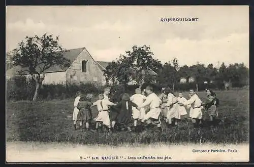 AK Rambouillet, La Ruche, Les enfants au jeu