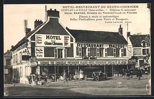 AK Cernay-la-Ville, Hôtel-Restaurant du Grand-Courrier avec voitures anciennes devant l`entrée