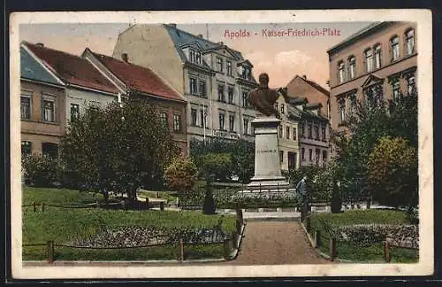 AK Apolda, Kaiser-Friedrich-Platz mit Denkmal