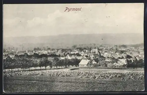 AK Pyrmont, Ortsansicht vom Stadtrand