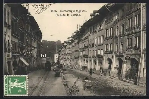 AK Bern, Gerechtigkeitsgasse mit Strassenbahn und Geschäften