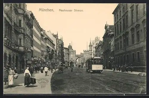 AK München, Strassenpartie Neuhauser Strasse, Strassenbahn