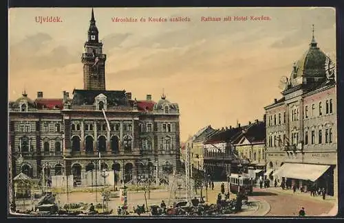 AK Ujvidék, Rathaus mit Hotel Kovács und Strassenbahn