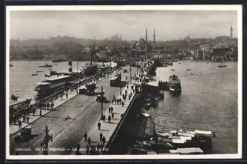 AK Konstantinopel / Constantinople, Strassenbahnen auf der neuen Brücke, Pont de Galata