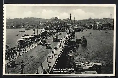 AK Konstantinopel / Constantinople, Strassenbahnen auf der neuen Brücke, Pont de Galata