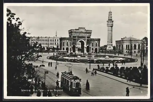 AK Constantinople / Konstantinopel, Vue générale de Beyazit, Strassenbahn und Triumphbogen