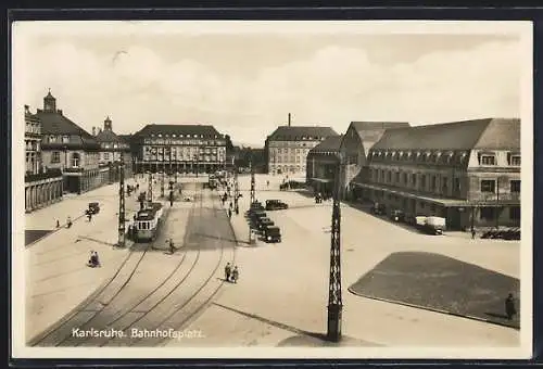 AK Karlsruhe, Bahnhofsplatz mit Strassenbahn