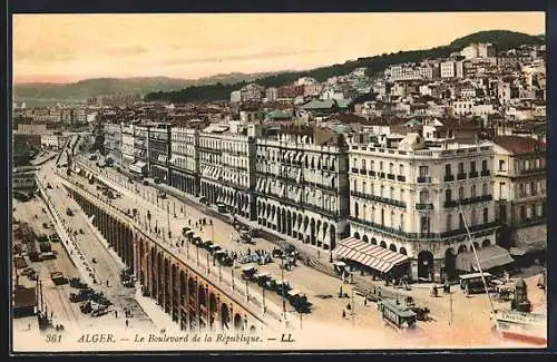 AK Alger, Le Boulevard de la Republique, mit Strassenbahn