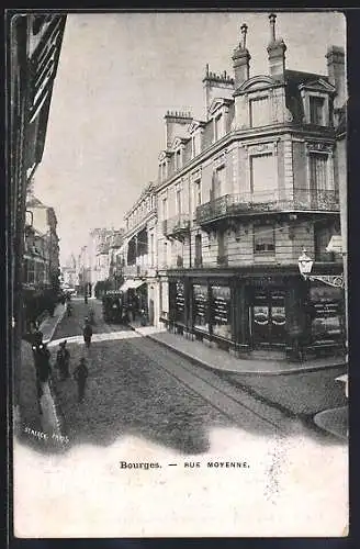 AK Bourges, Rue Moyenne, Strassenpartie mit Strassenbahn