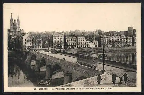 AK Angers, Le Pont Beaurepaire vers la Cathédrale et le Château, Strassenbahn