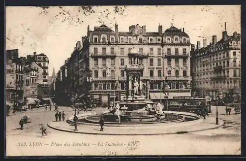 AK Lyon, Place des Jacobins, La Fontaine, Strassenbahn