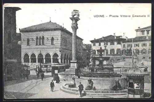 AK Udine, Piazza Vittorio Emanuele II., Strassenbahn