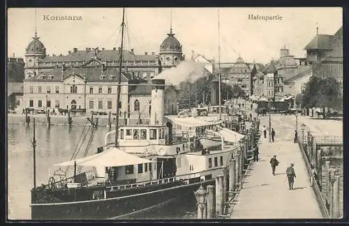 AK Konstanz, Partie am Hafen mit angelegtem Passagierdampfer