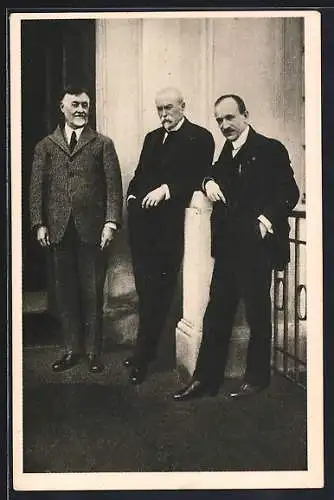 AK Präsident Masaryk (TGM) 1923 mit zwei Männern vor Gebäude stehend