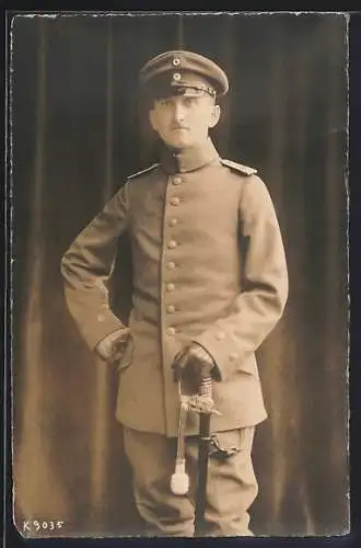 Foto-AK Soldat Hugo Abel in Uniform mit Schirmmütze, Uniformfoto