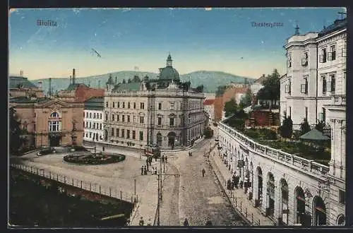 AK Bielitz, Theaterplatz mit kleiner Strassenbahn