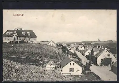 AK Lönstrup, Ortsansicht mit Windmühle im Hintergrund