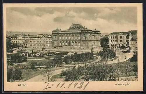 AK Weimar / Thüringen, Museumsplatz aus der Vogelschau