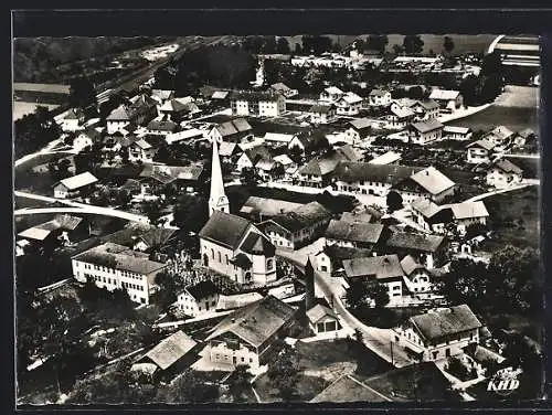 AK Kirchanschöring /Obb., Teilansicht mit Kirche und Strassenpartie