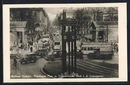 AK Berlin-Tiergarten, Potsdamer Platz, Verkehrsturm, Blick in Leipziger Strasse, Strassenbahn