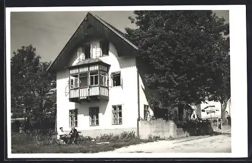 Foto-AK Kirchschlag bei Linz, Gasthaus mit Besuchern