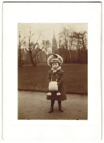 2 Fotografien unbekannter Fotograf, Ansicht Köln a. Rh., Heinrich Schwarz und Nichte Käthe Tillenburg im Stadtgarten, 19