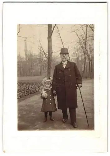 2 Fotografien unbekannter Fotograf, Ansicht Köln a. Rh., Heinrich Schwarz und Nichte Käthe Tillenburg im Stadtgarten, 19