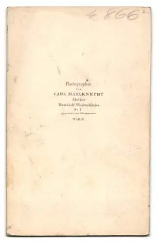 Fotografie Carl Mahlknecht, Wien, Schauspielerin Brigitta Amon im weiten Kleid