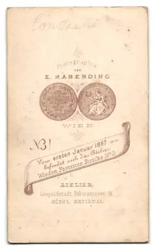 Fotografie E. Rabending, Wien, österreichische Schauspielerin Leopoldine Konstantin im Rückenporträt