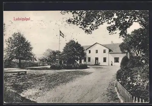 AK Ludvigslyst, Gasthaus mit Strassenpartie